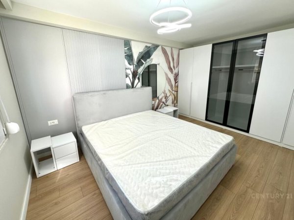 KRYQEZIMI 21 DHJETORI, JEPET ME QIRA APARTAMENT 2+1!!
 800 euro/muaji