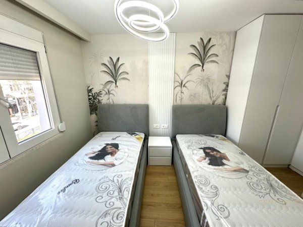 KRYQEZIMI 21 DHJETORI, JEPET ME QIRA APARTAMENT 2+1!!
 800 euro/muaji