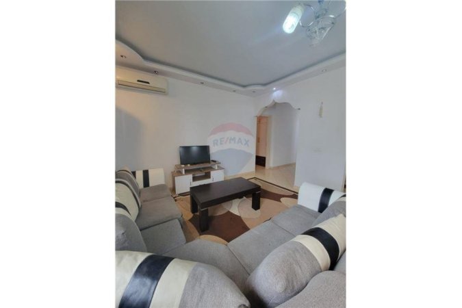 Jepet me qera Apartament 3+1+2 te Fresku, tek Restorant Fresku