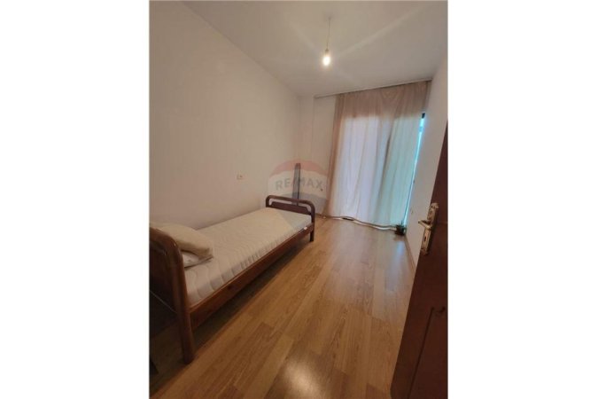 Jepet me qera Apartament 3+1+2 te Fresku, tek Restorant Fresku