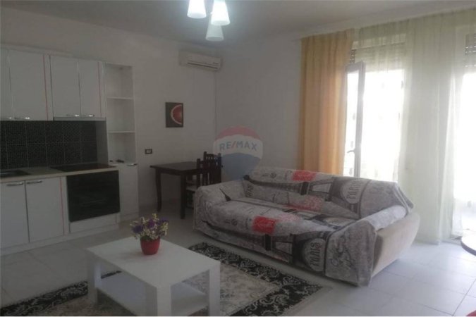 Jepet me qera Apartament 1+1 te Kopshti Botanik, tek Xhamia