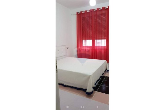 Jepet me qera Apartament 1+1 te Kopshti Botanik, tek Xhamia