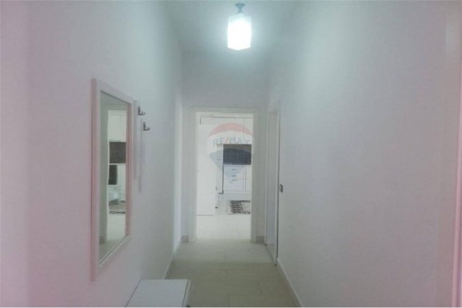 Jepet me qera Apartament 1+1 te Kopshti Botanik, tek Xhamia