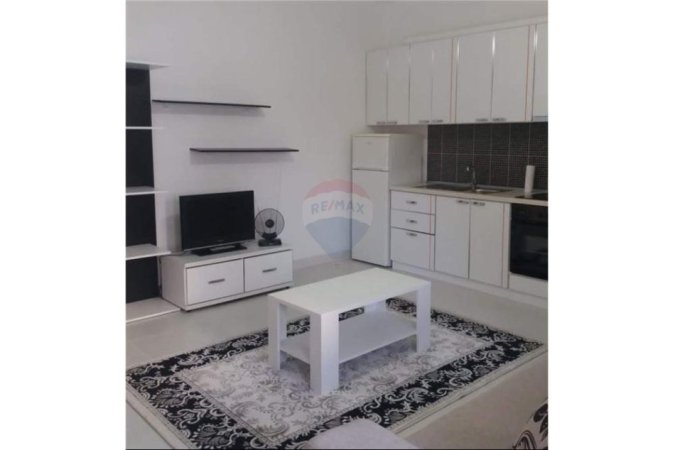 Jepet me qera Apartament 1+1 te Kopshti Botanik, tek Xhamia