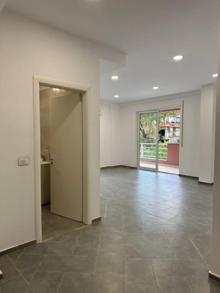 OKAZION!!! Shitet apartament 2+1 + njesi tregtare ne FRESK 120,000 Euro