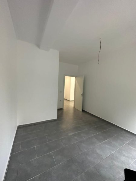 OKAZION!!! Shitet apartament 2+1 + Dyqan ne FRESK 120,000 Euro