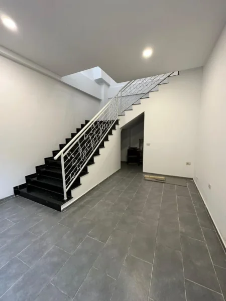 OKAZION!!! Shitet apartament 2+1 + Dyqan ne FRESK 134,000 Euro