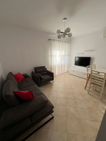 Apartament 3+1 me qera - Rruga Fortuzi