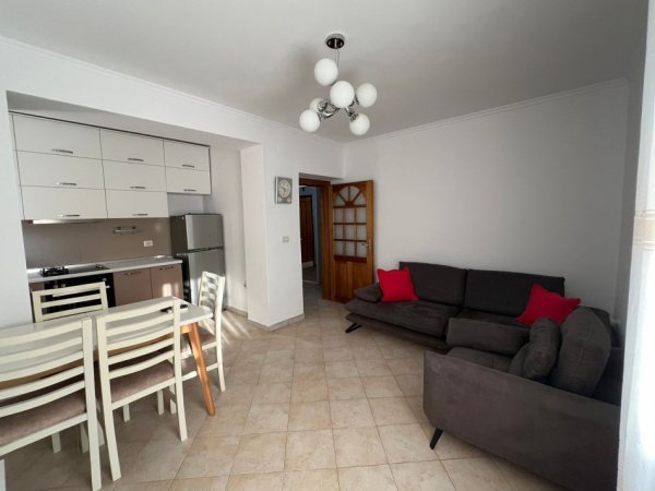 Apartament 3+1 me qera - Rruga Fortuzi