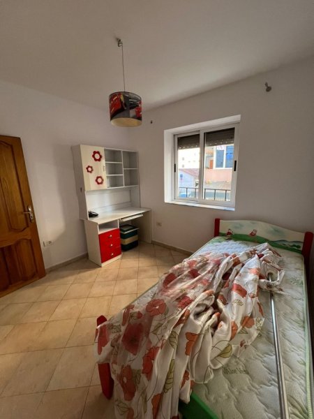 Apartament 3+1 me qera - Rruga Fortuzi