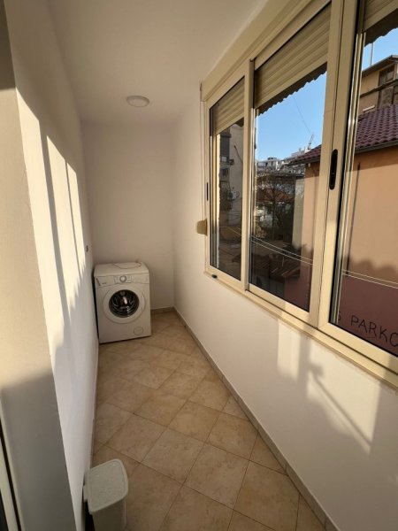 Apartament 3+1 me qera - Rruga Fortuzi