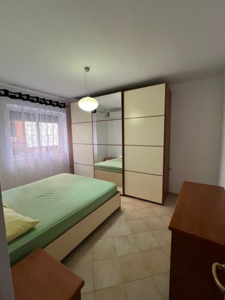 Apartament 3+1 me qera - Rruga Fortuzi