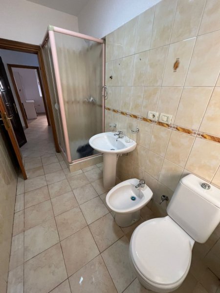 Apartament 3+1 me qera - Rruga Fortuzi