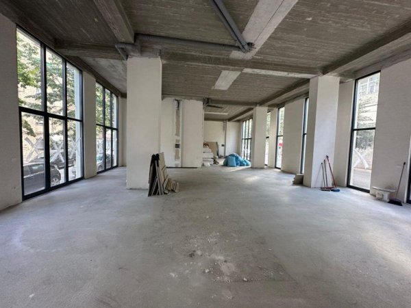 JEPET ME QERA AMBJENT BIZNESI 200M2 BUZE RRUGE KATI 0 2500 EURO KOMUNA E PARISIT