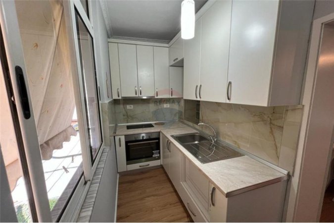 Jepet apartament 1+1 per qira ne Rrugen Fortuzi. 500eur