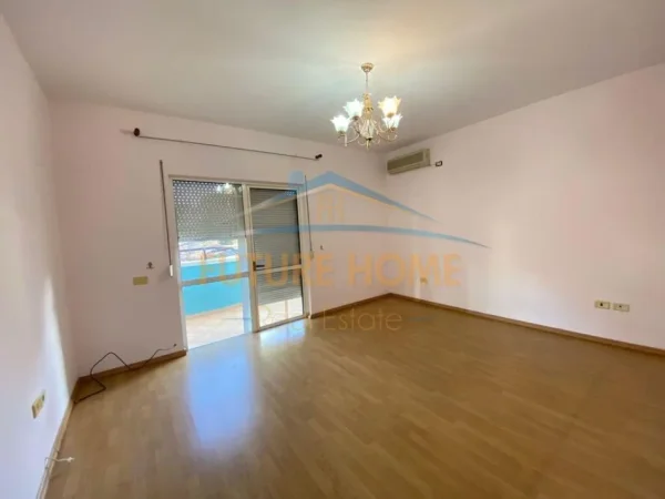 Qera, Ambient për Zyra, Blloku, Tiranë