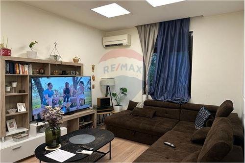 JEPET APARTAMENT ME QIRA 1+1 te Vasil Shanto