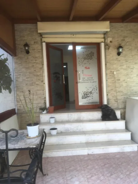 JEPET ME QERA AMBJENT 90M2 400 EURO RRUGA SALI BUTKA