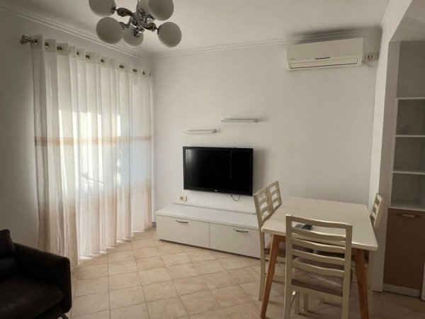 JEPET ME QERA APARTAMENT 3+1 700 EURO RRUGA FORTUZI