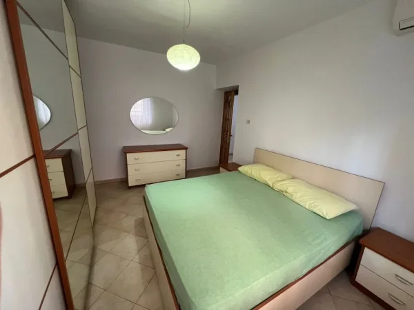 JEPET ME QERA APARTAMENT 3+1 700 EURO RRUGA FORTUZI