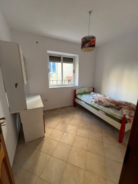 JEPET ME QERA APARTAMENT 3+1 700 EURO RRUGA FORTUZI