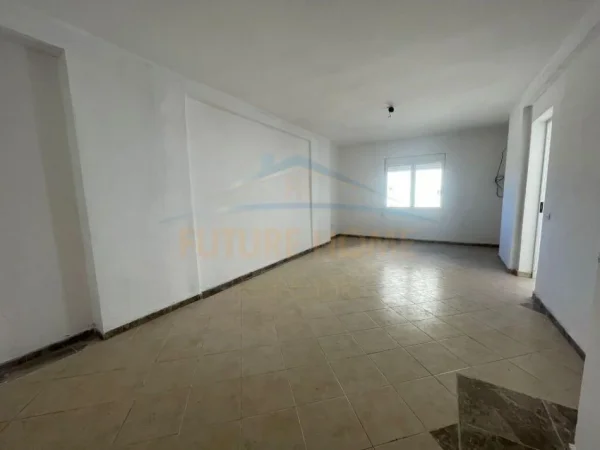 Shitet, Apartament 1+1+ Parking, Ish URT, Durres.