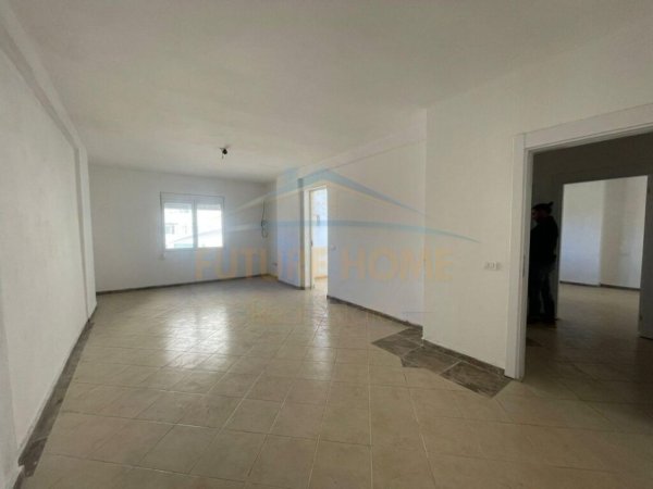 Shitet, Apartament 1+1+ Parking, Ish URT, Durres.