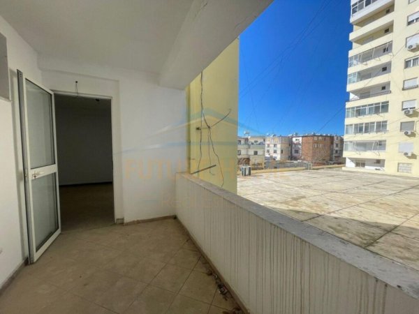 Shitet, Apartament 1+1+ Parking, Ish URT, Durres.