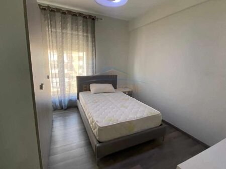 Qera, Apartament 3+1+2, në Rrugën e Kavajës, Kompleksi Delijorgji, Tiranë. AREA39261