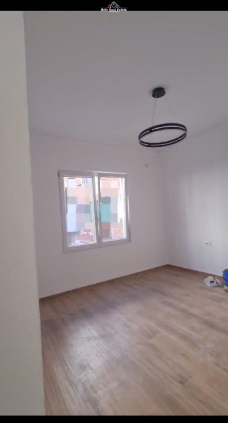 Zyre Me Qera 2+1 Tek Bulevardi Zogu I Pare (ID BZ2289) Tirane