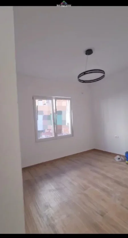 Zyre Me Qera 2+1 Tek Bulevardi Zogu I Pare (ID BZ2289) Tirane