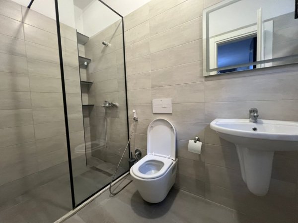 JEPET ME QERA APARTAMENT 2+1+ POST PARKIMI 600 EURO KODRA E DIELLIT