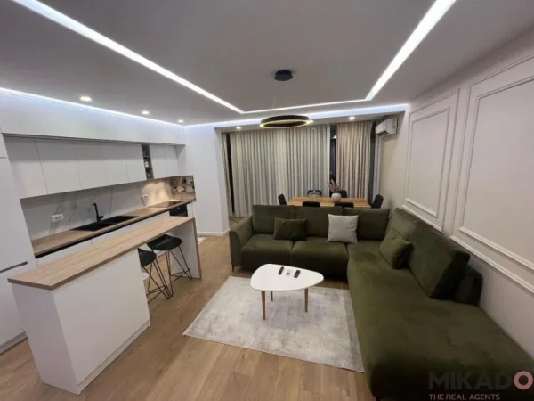 Shitet Apartament 2+1+2 tek Kompleksi Tom Doshi!