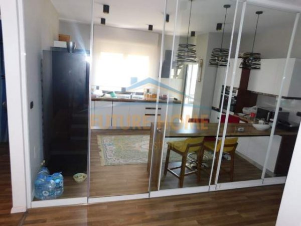 Durres, shitet apartament duplex 2+1 Kati 4, 224 m² 180.000 Euro (Kopshti Sotir Noka)