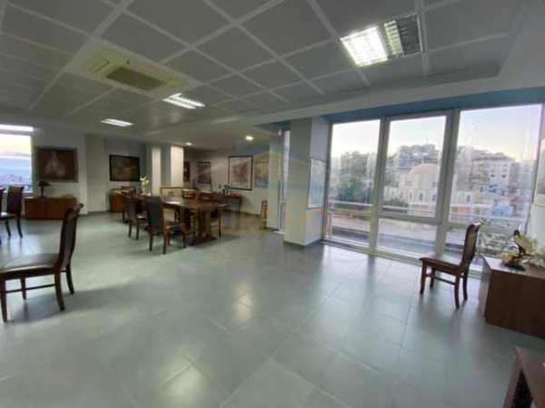 Durres, jepet me qera zyre Kati 5, 90 m² 600 Euro (Bashkia)