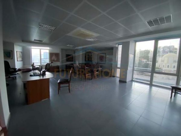 Durres, jepet me qera zyre Kati 5, 90 m² 600 Euro (Bashkia)