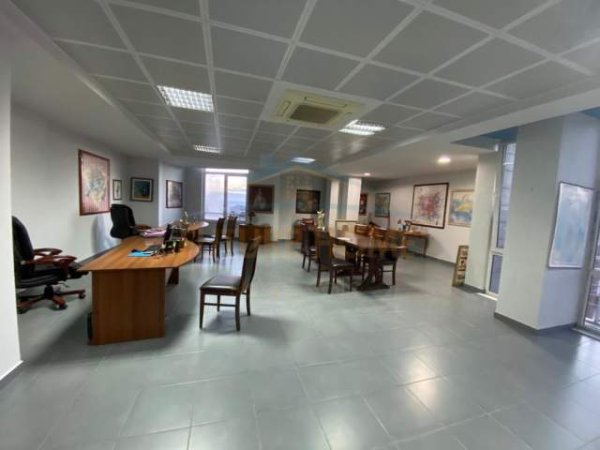 Durres, jepet me qera zyre Kati 5, 90 m² 600 Euro (Bashkia)