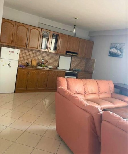 Tirane, apartament 1+1+BLK Kati 8, 70 m² 35.000 Leke (stacioni trenit)
