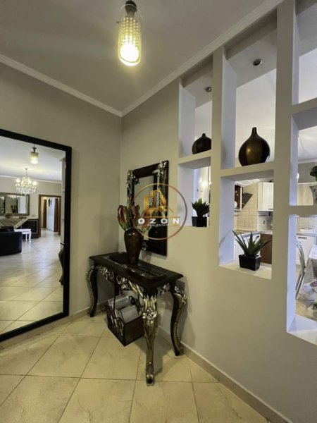 Tirane, jepet me qera apartament 3+1+BLK Kati 9, 164 m² 1.200 Euro (Rruga e Barrikadave)