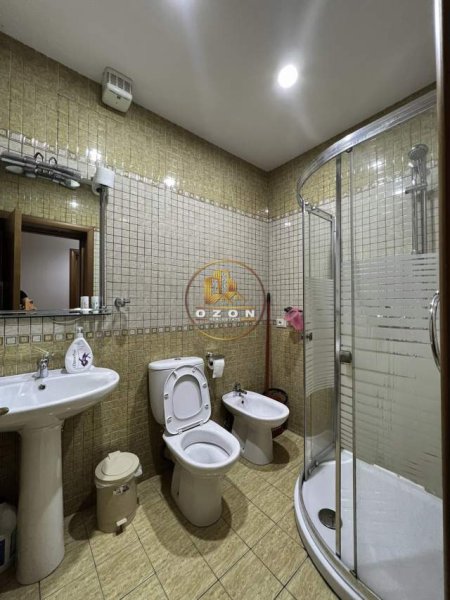 Tirane, jepet me qera apartament 3+1+BLK Kati 9, 164 m² 1.200 Euro (Rruga e Barrikadave)