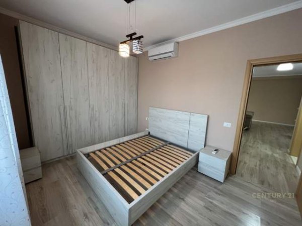 Tirane, jepet me qera apartament 2+1 Kati 3, 110 m² 550 Euro (kopshti botanik)