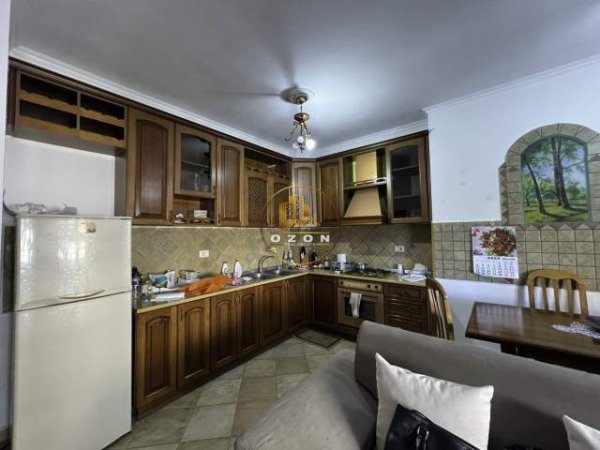Tirane, jepet me qera apartament 2+1+BLK Kati 3, 130 m² 600 Euro (9 Kateshet)