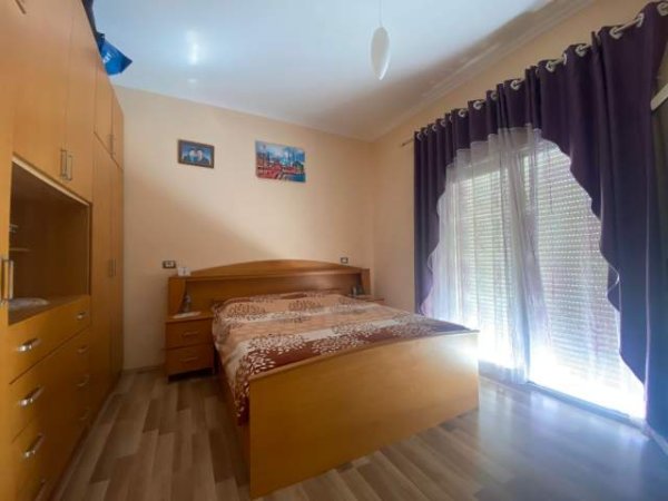 Tirane, jepet me qera Vile 5+1+A Kati 0, 500 m² 4.000 Euro (TEG)