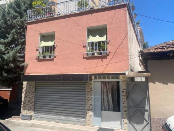 Tirane, jepet me qera ambjent biznesi Kati 3, 100 m² 1.000 Euro (Rruga Kongresi i Manastirit)