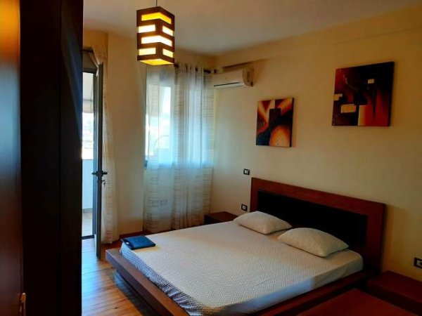 Tirane, jepet me qera apartament 2+1+BLK Kati 5, 101 m² 500 Euro