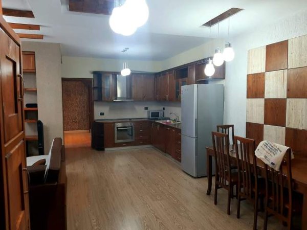 Tirane, jepet me qera apartament 2+1+BLK Kati 5, 101 m² 500 Euro