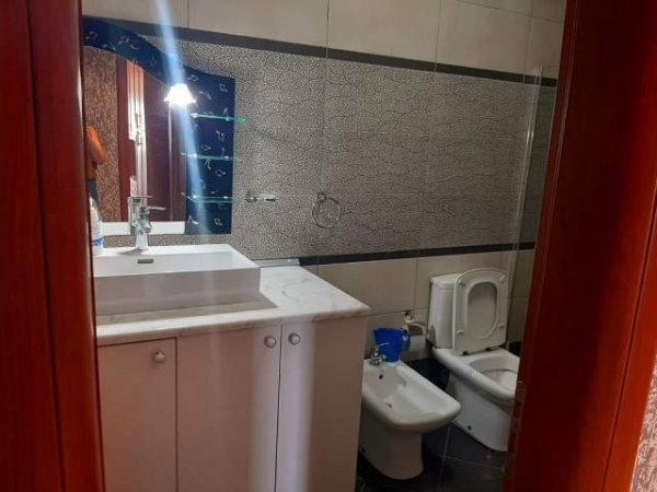 Tirane, jepet me qera apartament 2+1+BLK Kati 5, 101 m² 500 Euro
