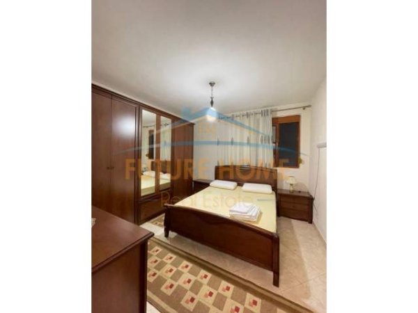 Tirane, jepet me qera apartament 2+1+BLK Kati 2, 86 m² 450 Euro (Perball Universitetit Zoja e keshillit te mire)