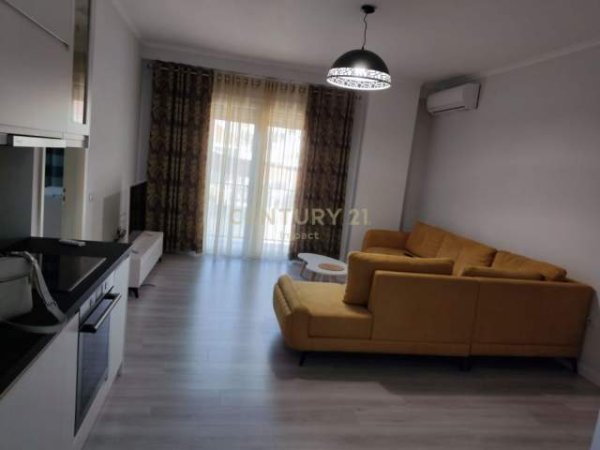 Tirane, jepet me qera apartament 1+1 Kati 2, 72 m² 500 Euro (Bulevardi Zogu i Pare)