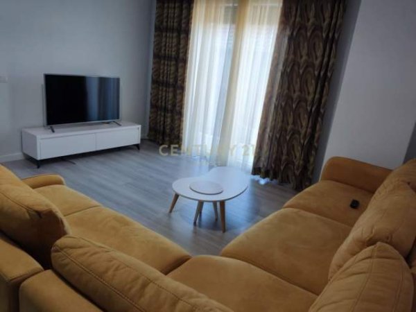 Tirane, jepet me qera apartament 1+1 Kati 2, 72 m² 500 Euro (Bulevardi Zogu i Pare)